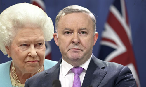 Albo plots while Queen celebrates￼